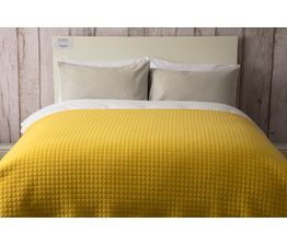 Crompton Quilted Throw / Bedspread