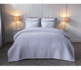 Crompton Quilted Throw / Bedspread