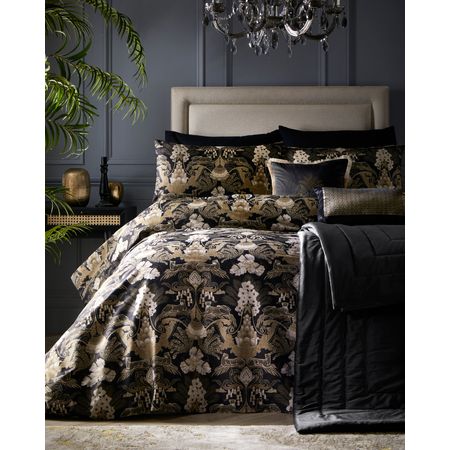Laurence Llewelyn-Bowen's 5 Rules For Embracing Maximalist Décor
