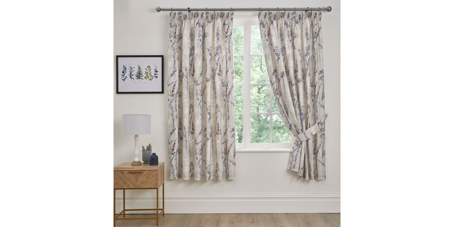 Wild Stems Vorhänge Mit Bleistiftfalten – Blumenprint Auf Polycotton, 168 X 183 Cm, Blau