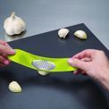 Joseph Joseph Rocker Garlic Crusher additional 2
