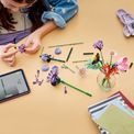 LEGO Botanicals - Olivia Rodrigo's Flower Bouquet additional 3