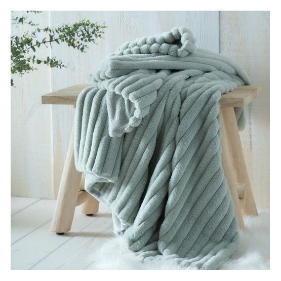 Appletree Hygge - Morritz - Faux Fur Throw - 130 x 180cm in Green
