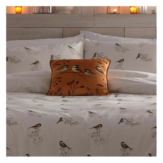 Dreams &amp; Drapes Lodge - Chickadee's - Velvet Cushion Cover - 43 x 43cm in Gold