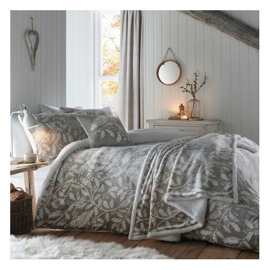 Dreams & Drapes Lodge - Woodland Owls - Fleece Bedspread - 150cm x 200cm in Sage