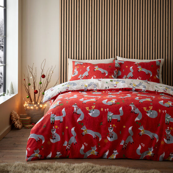 Fusion Christmas Foraging Fox Reversible Duvet Cover Set - Red