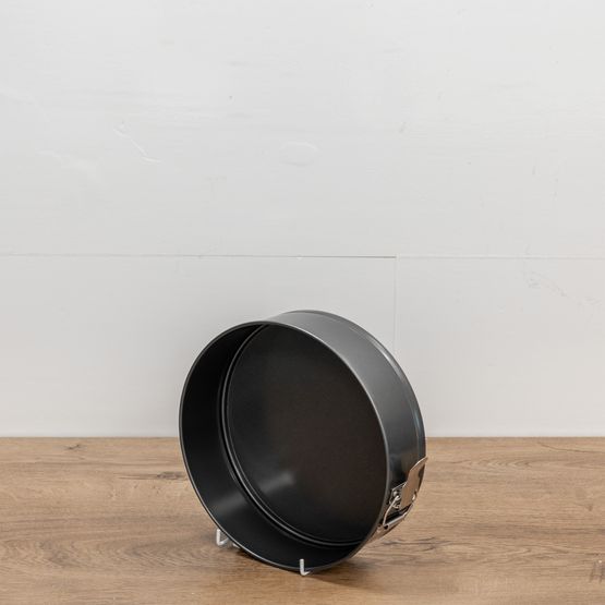 Simply Home -0.6mm 9" Springform Cake Tin